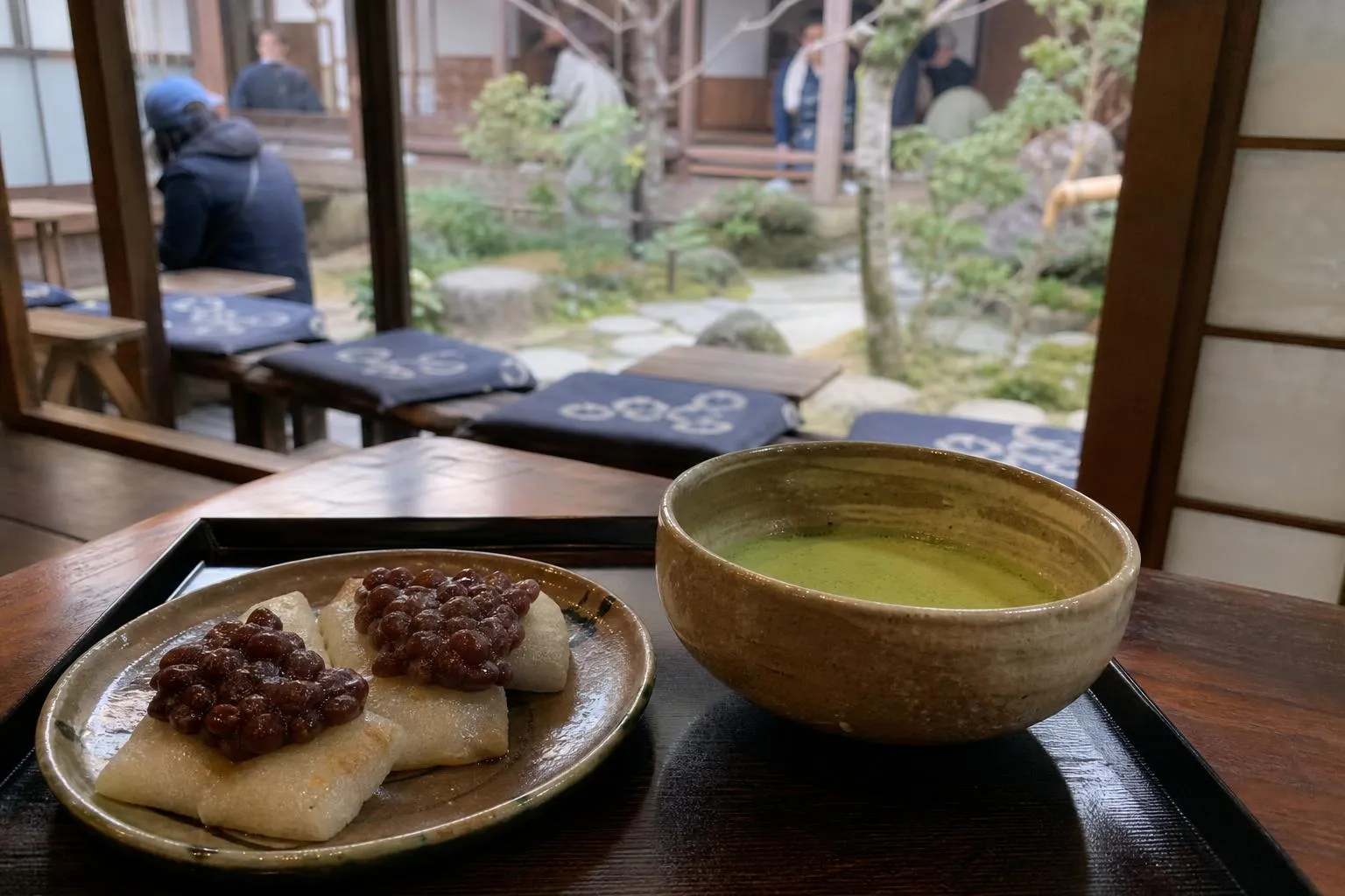 太宰府：參道上可以入座的梅枝餅店（福岡近郊遇雨怎麼辦｜太宰府、糸島一日遊的咖啡休息點）