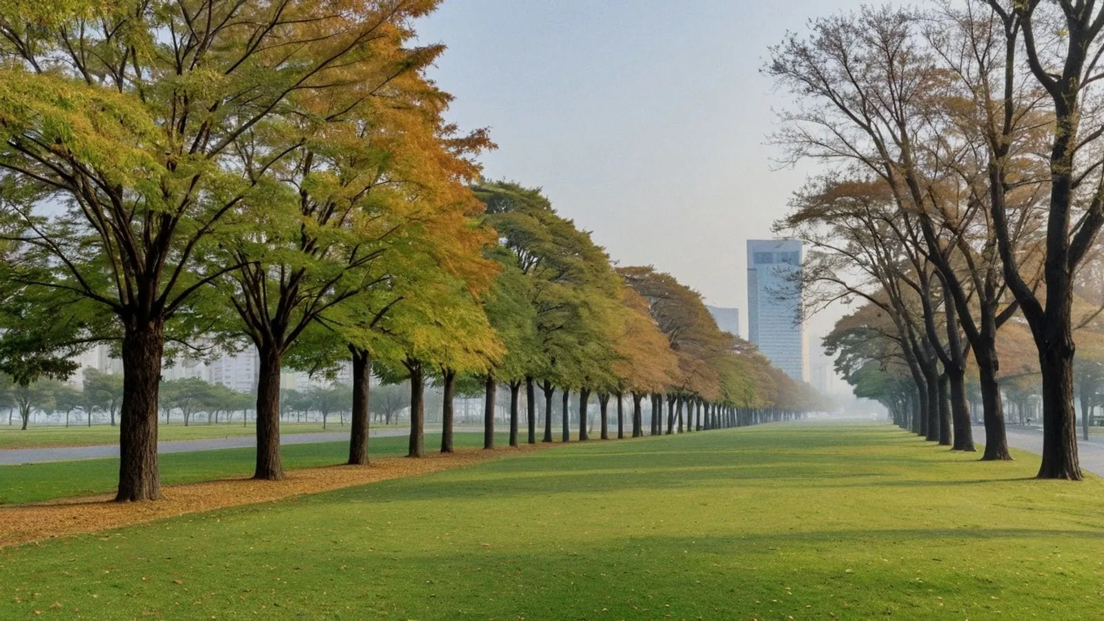 名古屋電視塔矗立於久屋大通公園綠地之上